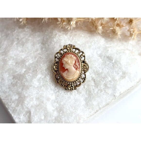 Faux Cameo Victorian Style Profiled Lady Oval Costume Jewelry Brooch | Lapel Pin - Picture 10 of 10